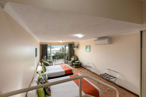 Sunlit Waters Studio Apartments - Accommodation Asia 24