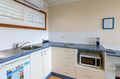 Sunlit Waters Studio Apartments - Accommodation Asia 12