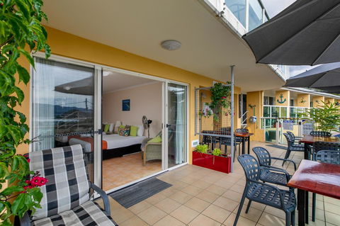 Sunlit Waters Studio Apartments - Accommodation Asia 31