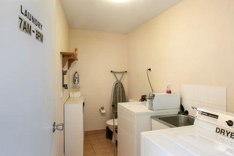 Sunlit Waters Studio Apartments - Accommodation Asia 9