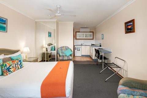 Sunlit Waters Studio Apartments - Accommodation Asia 14