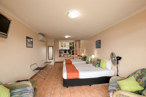 Sunlit Waters Studio Apartments - Accommodation Asia 30