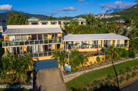 Sunlit Waters Studio Apartments - Accommodation Asia 7