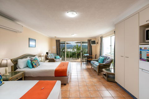 Sunlit Waters Studio Apartments - Accommodation Asia 39
