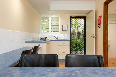 Sunlit Waters Studio Apartments - Accommodation Asia 28