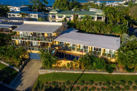 Sunlit Waters Studio Apartments - Accommodation Asia 8