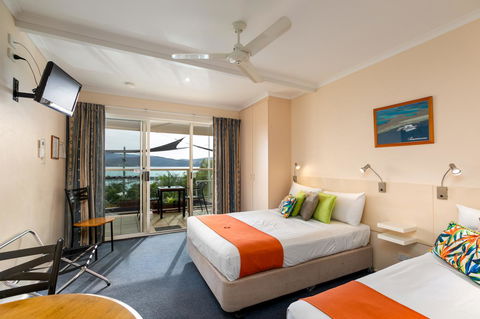 Sunlit Waters Studio Apartments - Accommodation Asia 19