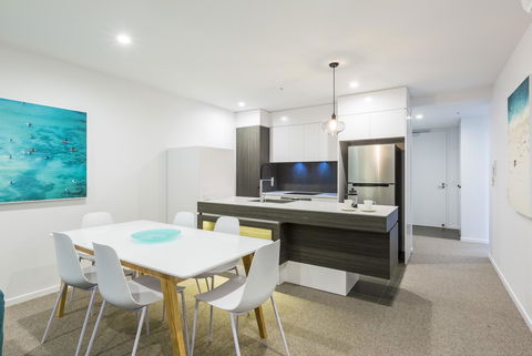 Boardwalk Burleigh Beach - Official - Accommodation Asia 8
