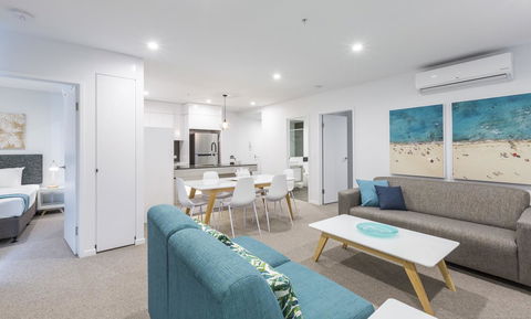 Boardwalk Burleigh Beach - Official - Accommodation Asia 42