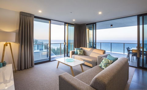 Boardwalk Burleigh Beach - Official - Accommodation Asia 6
