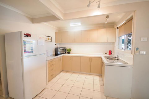 Airlie Apartments - Accommodation Asia 6