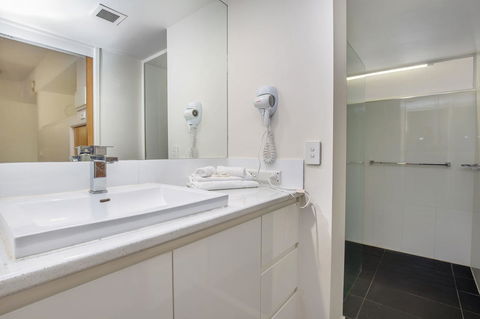 Tiki Hotel Apartments Surfers Paradise - Accommodation Asia 5