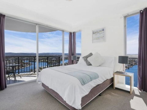 Beach Stay - Ocean & Riverview Resort Chevron Renaissance Central Surfers Paradise - Accommodation Asia 1