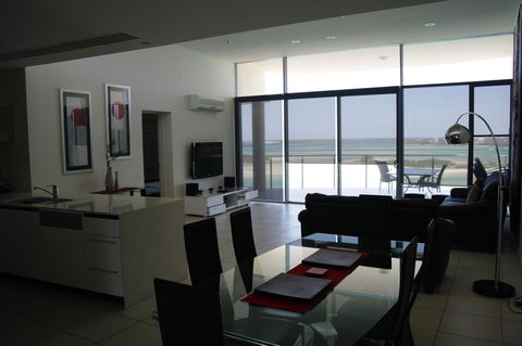 Monaco Caloundra - Accommodation Asia 43