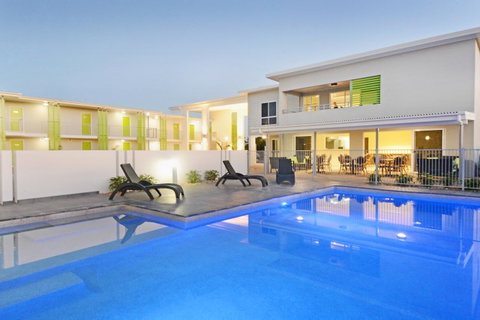 Mackay Oceanside Central Hotel Official - Accommodation Guide 3