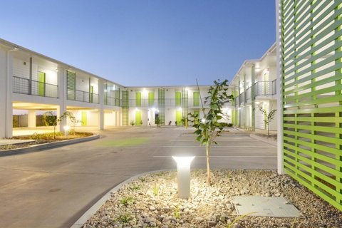 Mackay Oceanside Central Hotel Official - Accommodation Guide 20