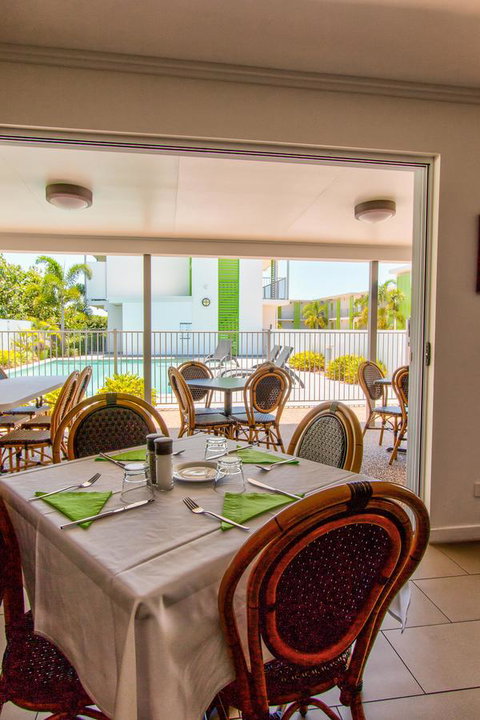 Mackay Oceanside Central Hotel Official - Accommodation Guide 6