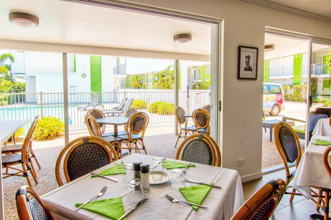 Mackay Oceanside Central Hotel Official - Accommodation Guide 4
