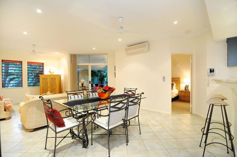 Oasis At Palm Cove - Accommodation China 21