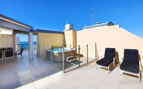 Peninsular Beachfront Resort - Accommodation China 28