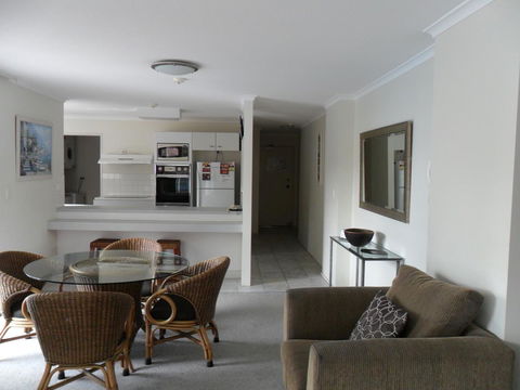 Grosvenor Beachfront Apartments Surfers Paradise - Accommodation Asia 5