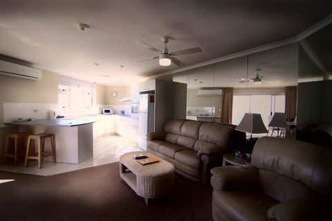 Grosvenor Beachfront Apartments Surfers Paradise - Accommodation Asia 9