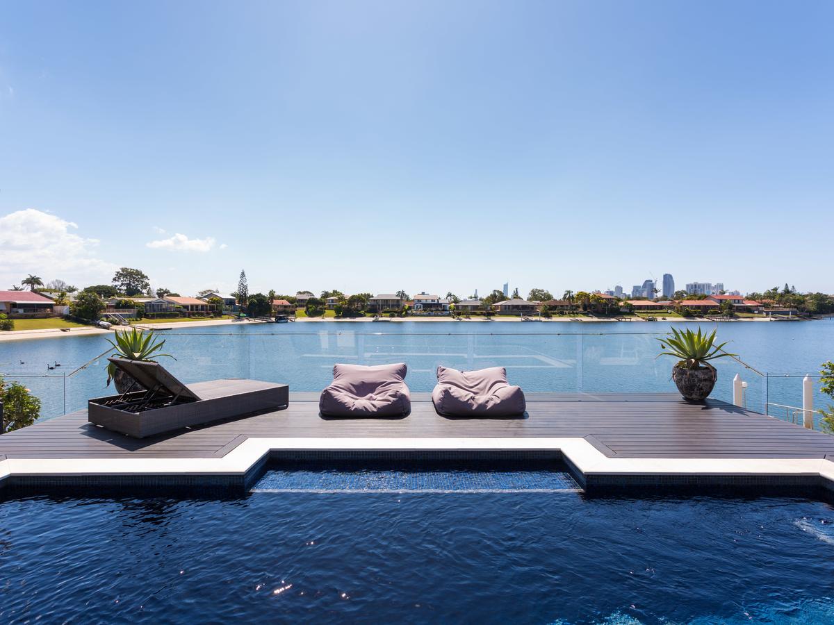 Mermaid Waters QLD Accommodation China