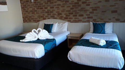 Country Gardens Motor Inn - Accommodation Asia 5