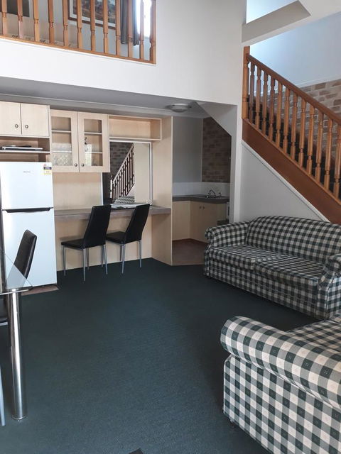 Country Gardens Motor Inn - Accommodation Asia 2