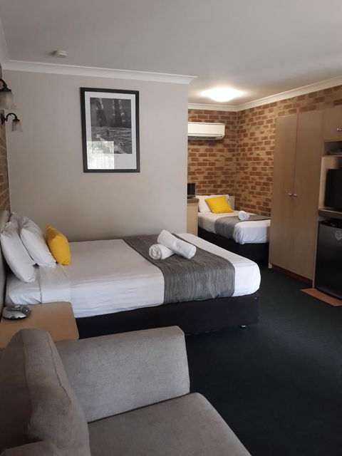 Country Gardens Motor Inn - Accommodation Asia 3