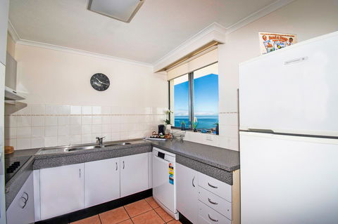 Seacrest Beachfront Apartments Surfers Paradise - Accommodation Asia 7