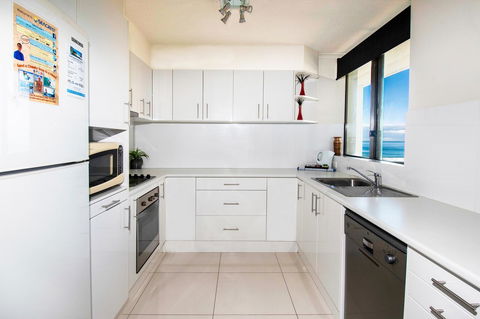Seacrest Beachfront Apartments Surfers Paradise - Accommodation Asia 23