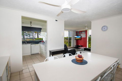 Seacrest Beachfront Apartments Surfers Paradise - Accommodation Asia 14