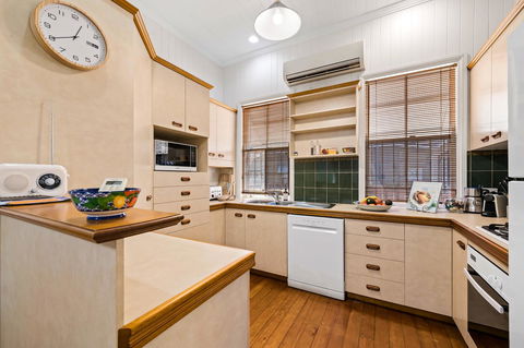 Frangipani House - Accommodation Asia 11