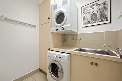 Montipora Unit 3 - In The Heart Of Airlie, Wi-fi And Netflix - Accommodation Asia 9