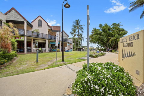 Montipora Unit 3 - In The Heart Of Airlie, Wi-fi And Netflix - Accommodation Asia 11