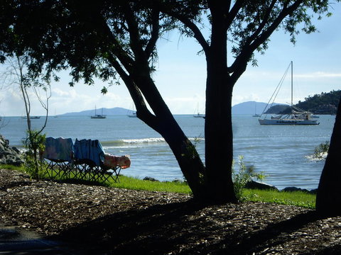 Montipora Unit 3 - In The Heart Of Airlie, Wi-fi And Netflix - Accommodation Asia 17