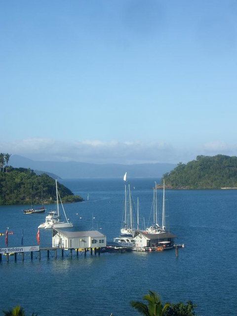 Montipora Unit 3 - In The Heart Of Airlie, Wi-fi And Netflix - Accommodation Asia 15