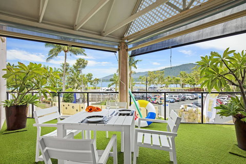 Montipora Unit 3 - In The Heart Of Airlie, Wi-fi And Netflix - Accommodation Asia 10