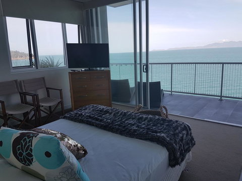 Penthouse On Bright Point - Accommodation Asia 7