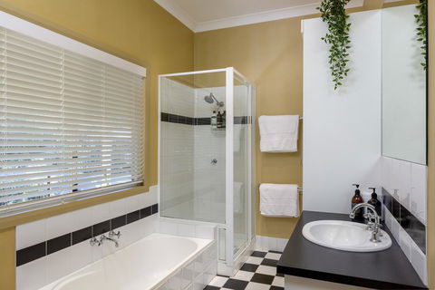 Noosa Beachhouse - Accommodation Asia 10