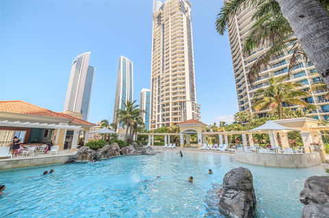 Towers Of Chevron - Private Apartment - Accommodation China 0