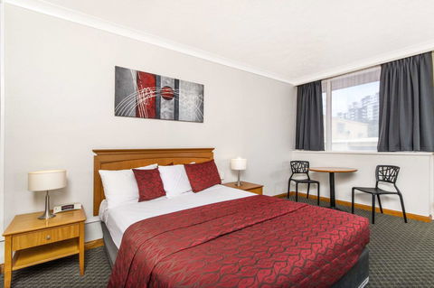 The Robert Towns - Accommodation Guide 4