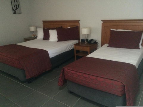 The Robert Towns - Accommodation Guide 23