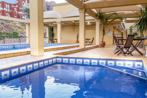 The Robert Towns - Accommodation Guide 10