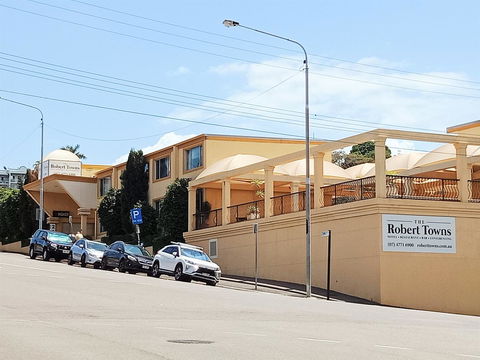 The Robert Towns - Accommodation Guide 12
