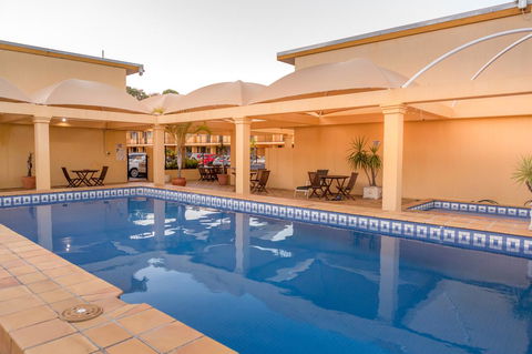 The Robert Towns - Accommodation Guide 6