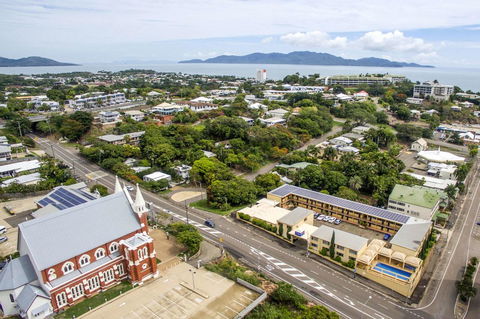 The Robert Towns - Accommodation Guide 9