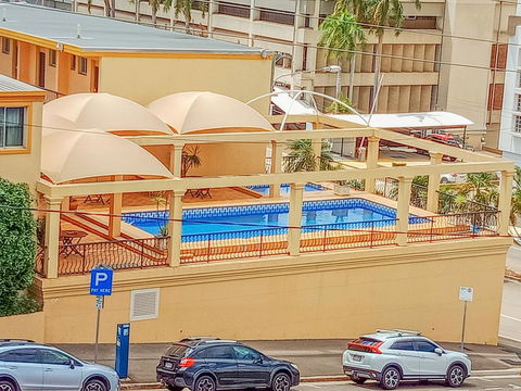 The Robert Towns - Accommodation Guide 15