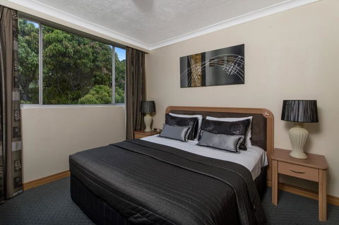 The Robert Towns - Accommodation Guide 3